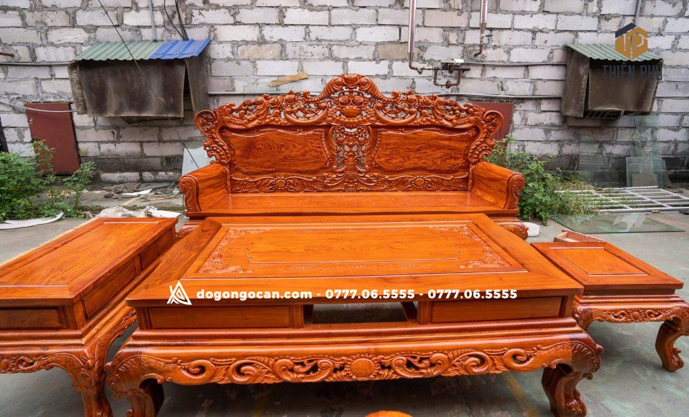 Bộ bàn ghế hoàng gia luxury gỗ hương đá mẫu mới 2025 2 Bộ bàn ghế hoàng gia luxury gỗ hương đá mẫu mới 2024