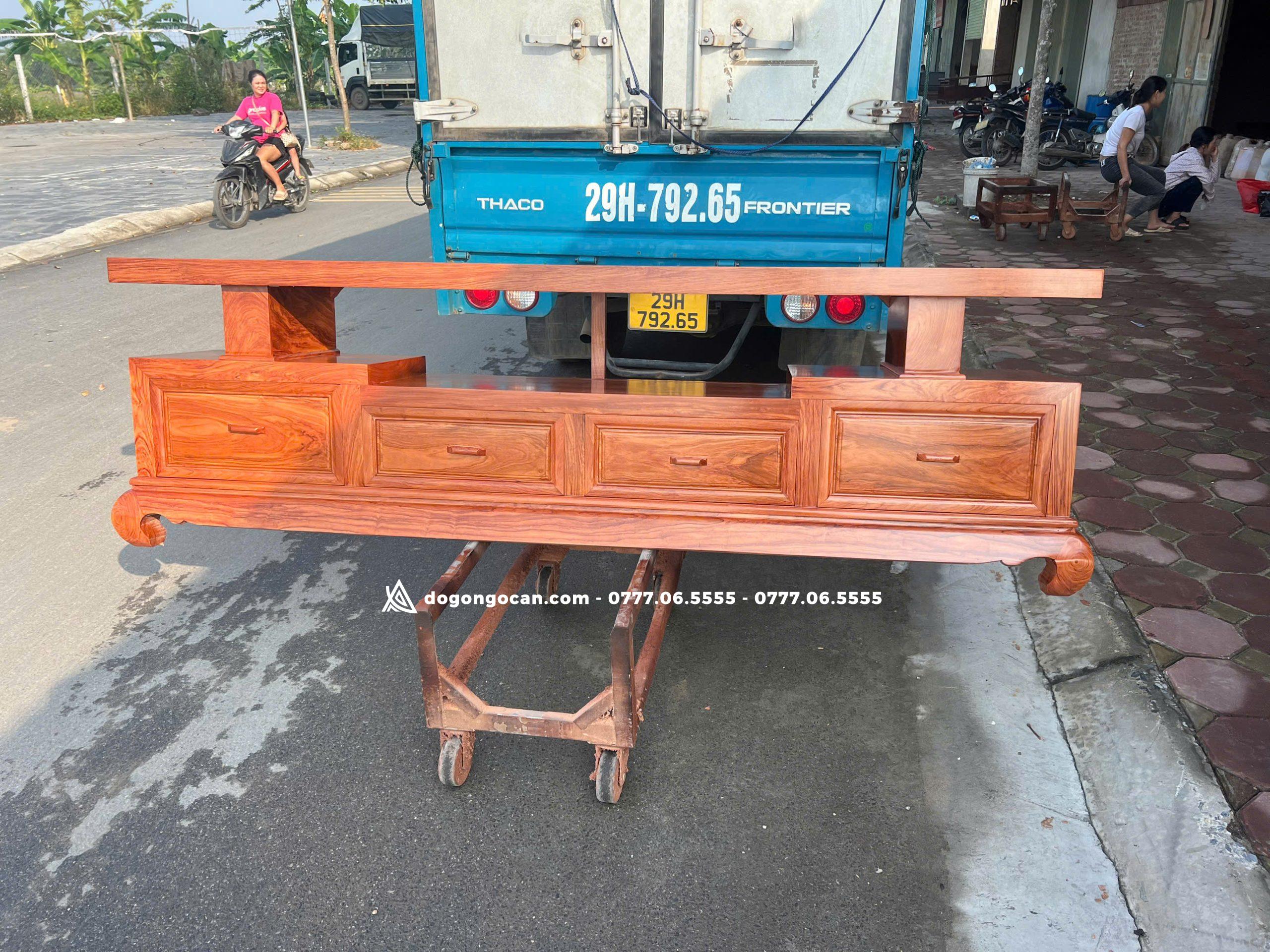 Kệ tivi gỗ tự nhiên sofa dễ lau chùi gỗ hương đá nam phi 2m4 2 Kệ tivi gỗ tự nhiên sofa dễ lau chùi gỗ hương đá nam phi 2m4