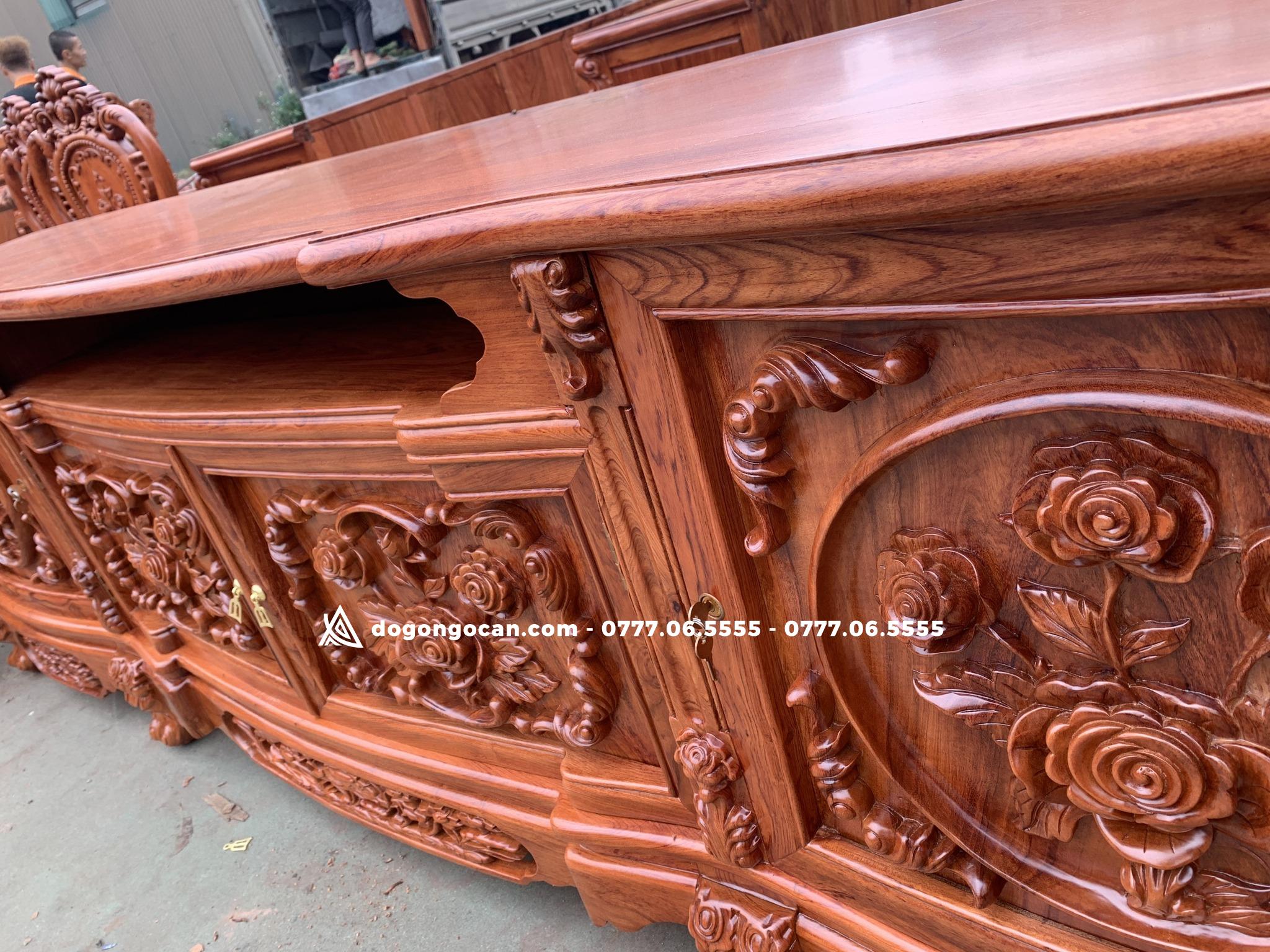 Mẫu kệ tivi hoàng gia hoa hồng cong 2m4 gỗ hương đá siêu Vip 2 Mẫu kệ tivi hoàng gia hoa hồng cong 2m4 gỗ hương đá siêu Vip