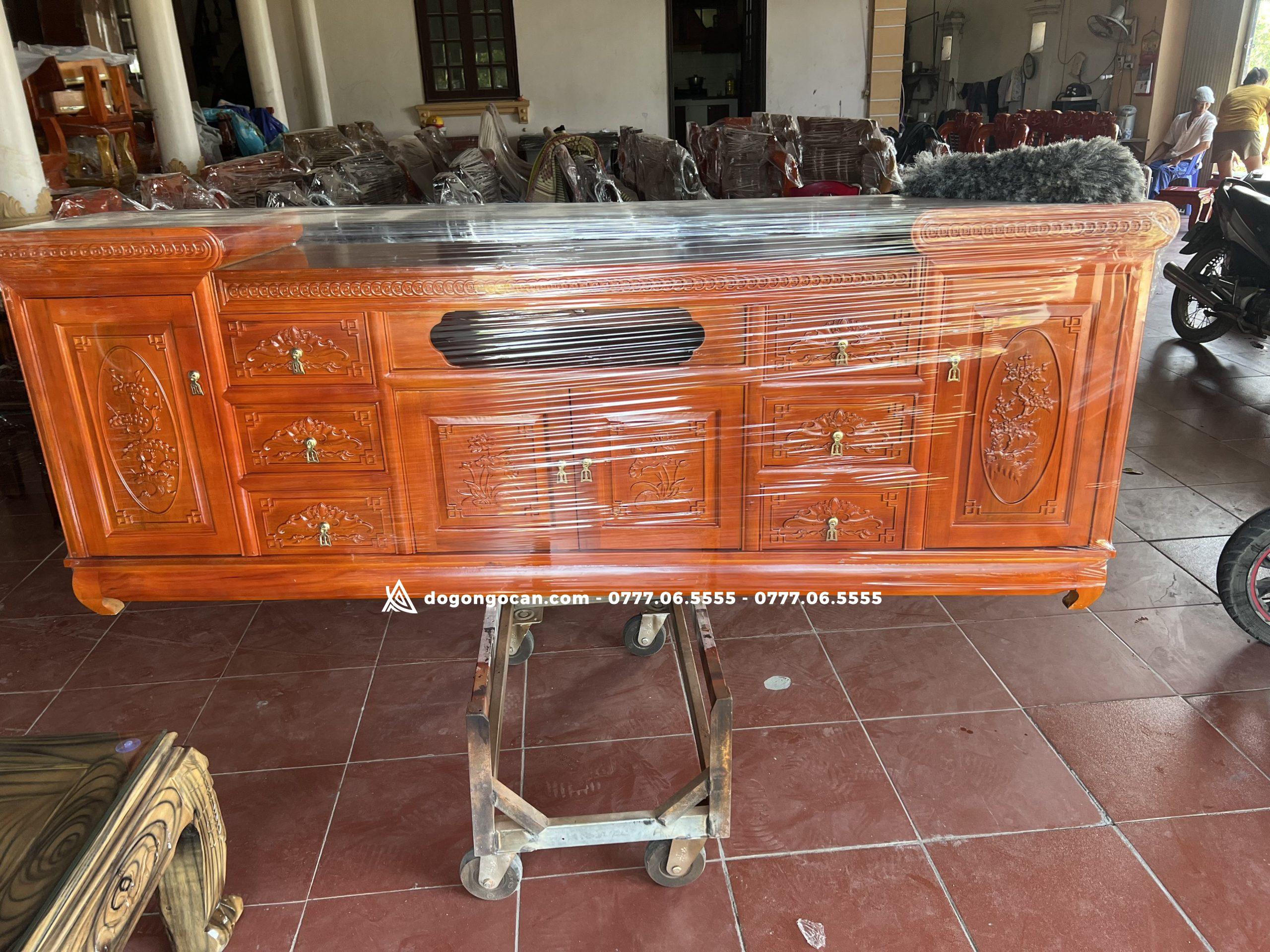 Kệ Tivi Gỗ Xoan Đào Mới Đẹp 4 Kệ Tivi Gỗ Xoan Đào Mới Đẹp