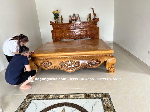 Sập chân quỳ gỗ gõ đỏ nam phi đục ba bông 1m8 * 2m2 ( Chị Yến – Hải Phòng )