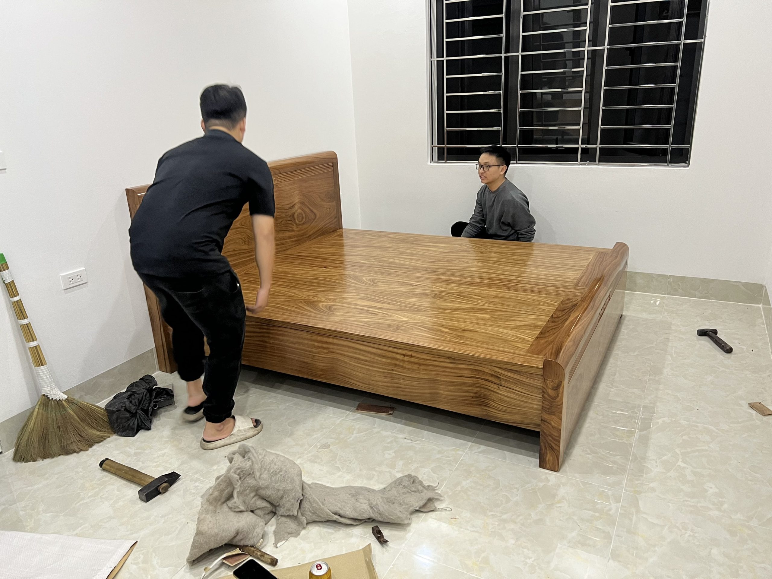 Giường Ngủ Gỗ Hương Xám Nam Phi 1m8 * 2m 11 giuong ngu go huong xam nam phi 1m8 2m 9iRW scaled